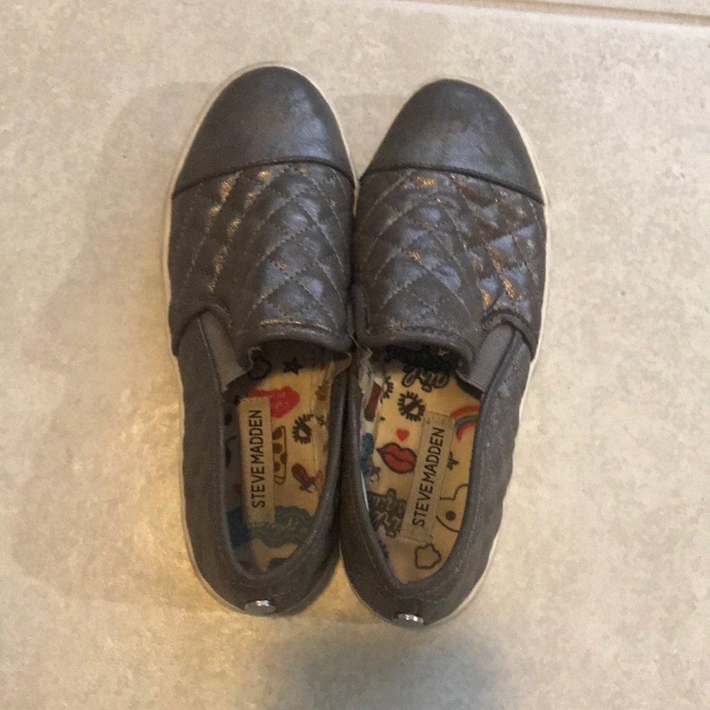 Girls silver Steven madden slip-on shoes size 5